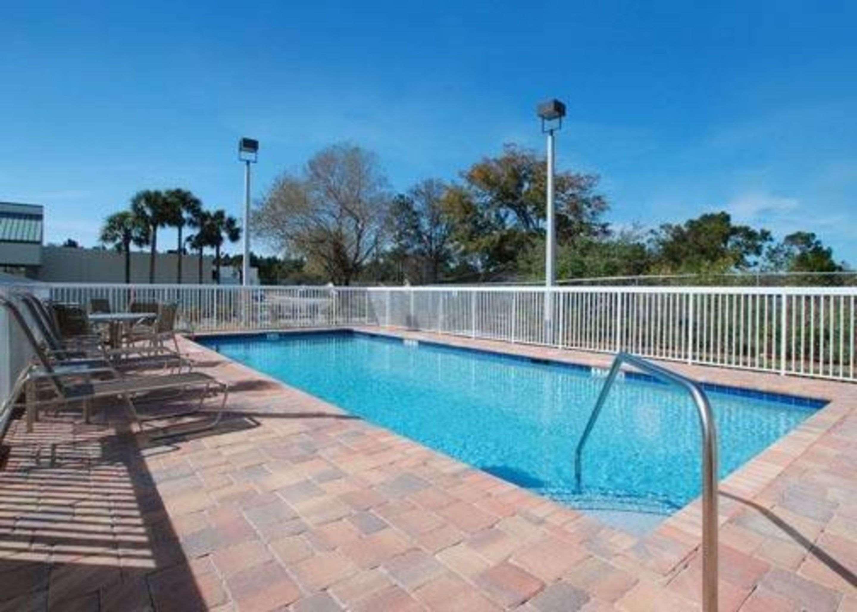 Comfort Suites Palm Bay - Melbourne מראה חיצוני תמונה